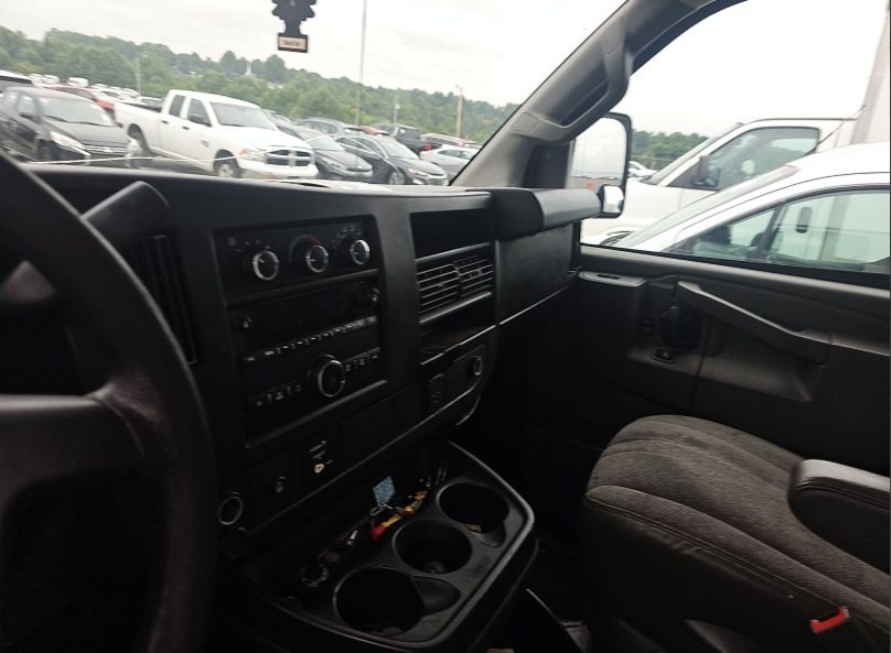 2017 Chevrolet Express Image 4