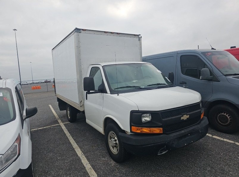 2017 Chevrolet Express Image 5