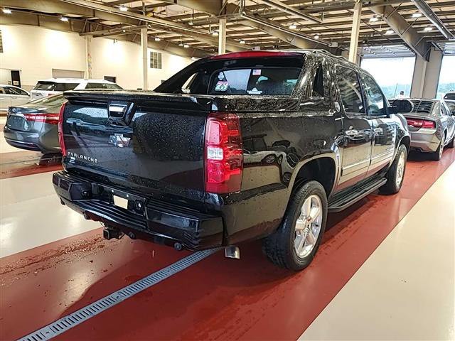 2013 Chevrolet Avalanche Image 3