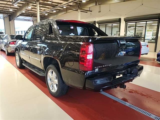 2013 Chevrolet Avalanche Image 6