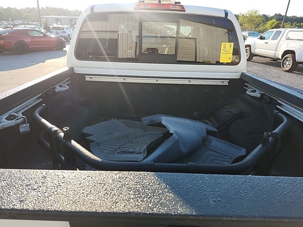 2021 Nissan Frontier Image 3