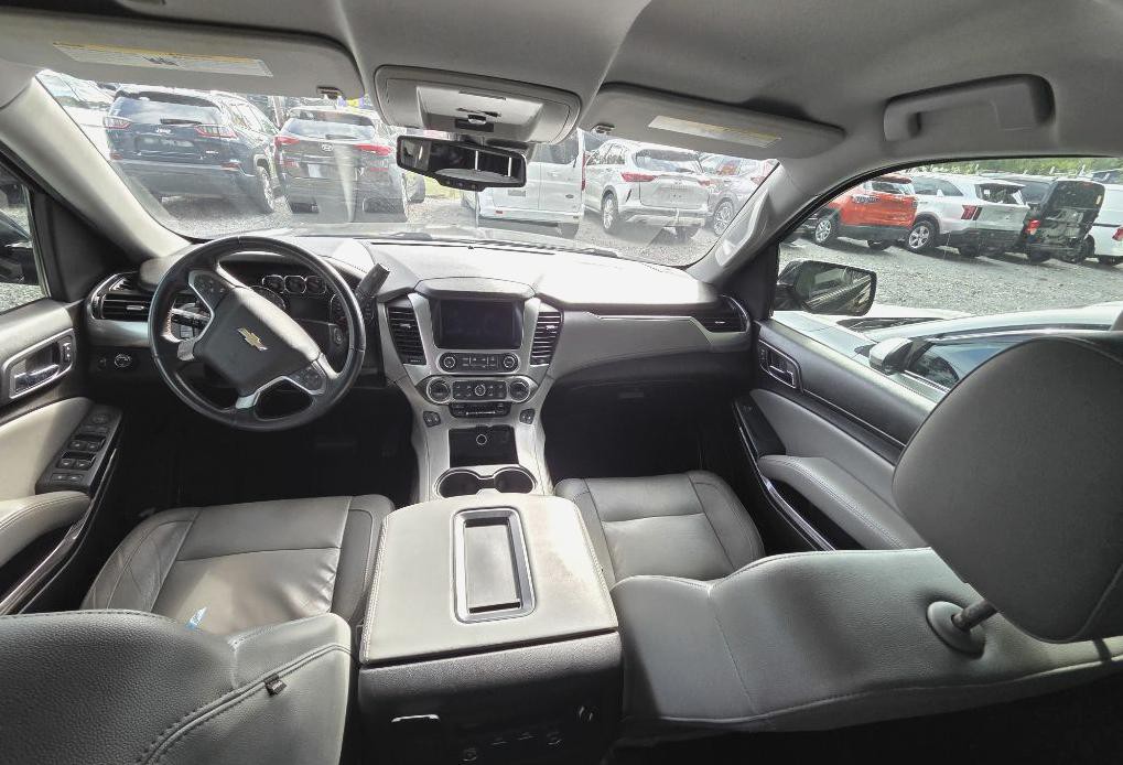 2017 Chevrolet Suburban Image 6