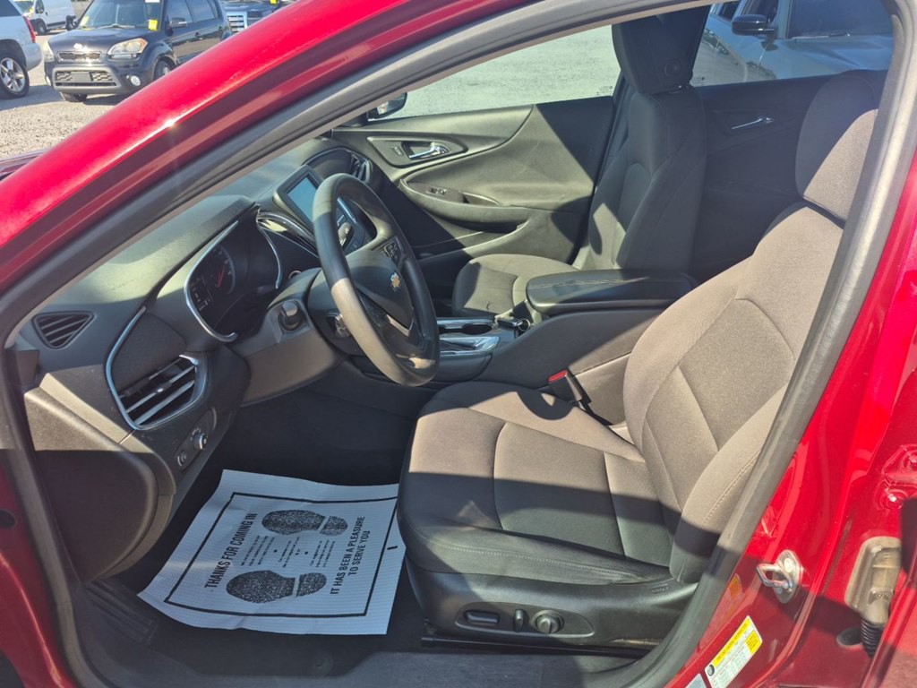 2017 Chevrolet Malibu Image 8