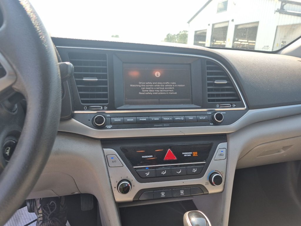 2018 Hyundai Elantra Image 3