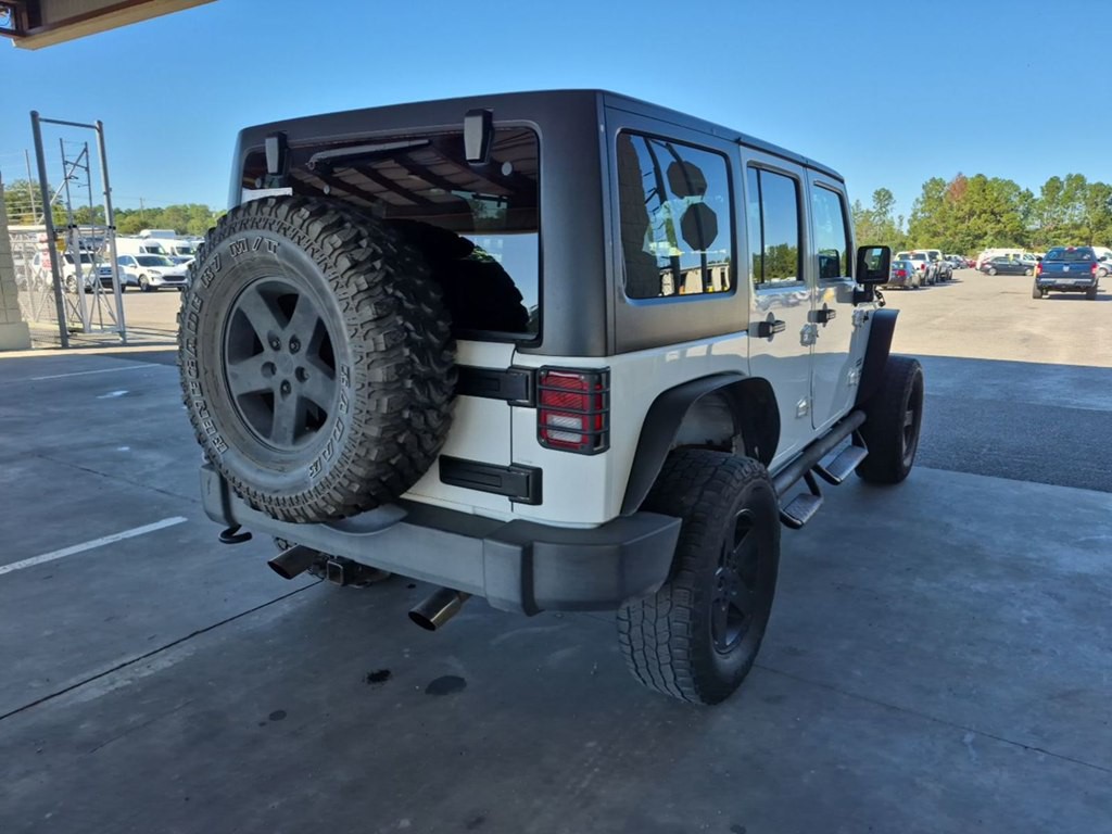 2015 Jeep Wrangler Unlimited Image 2