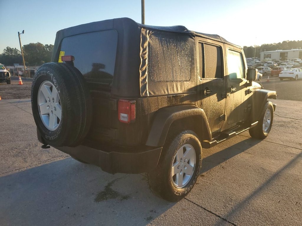 2012 Jeep Wrangler Unlimited Image 2