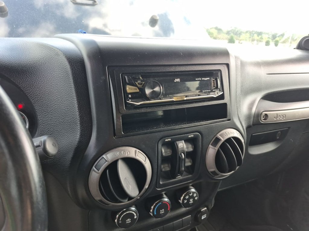 2012 Jeep Wrangler Unlimited Image 4