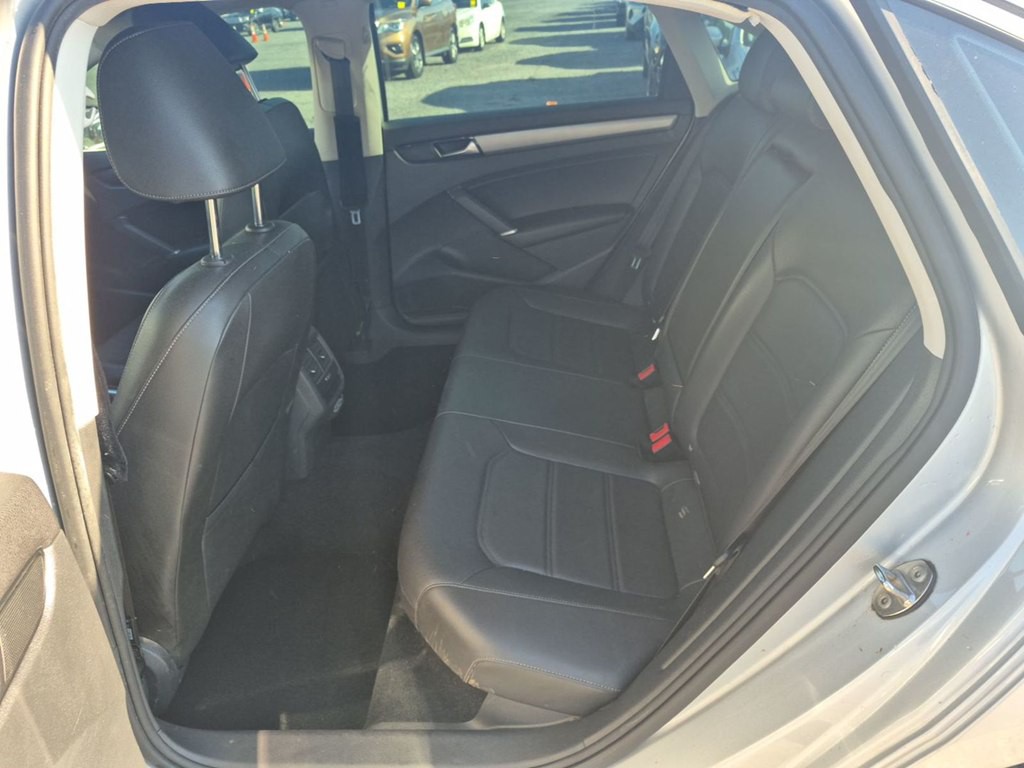 2020 Volkswagen Passat Image 3