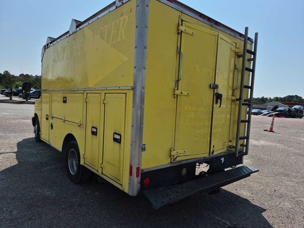 2005 GMC Savana Image 5