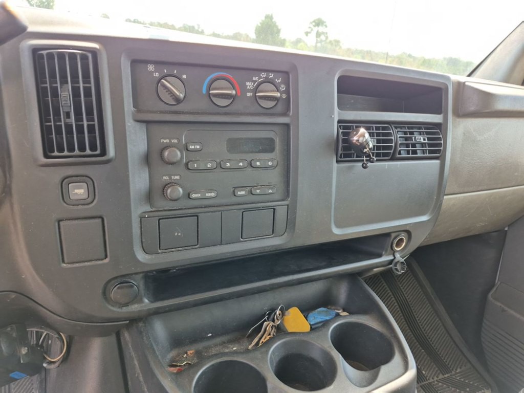 2005 GMC Savana Image 7