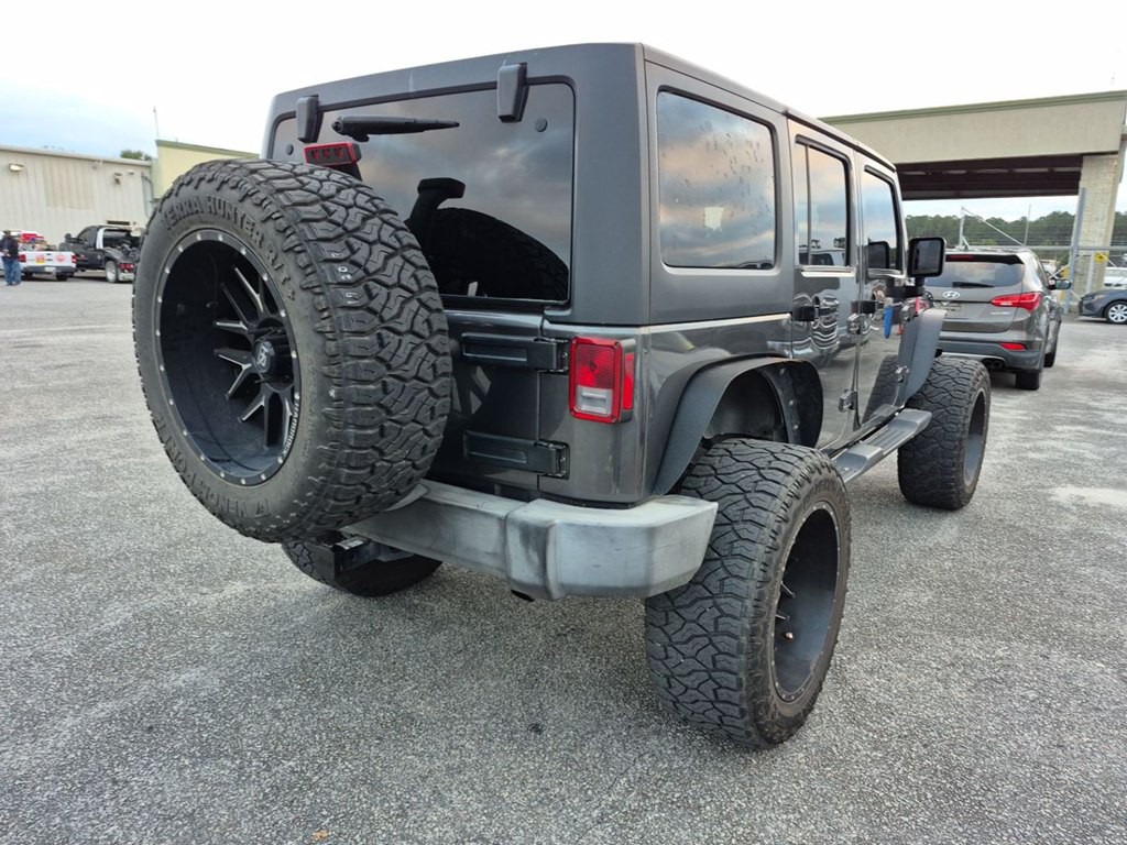 2017 Jeep Wrangler Unlimited Image 2