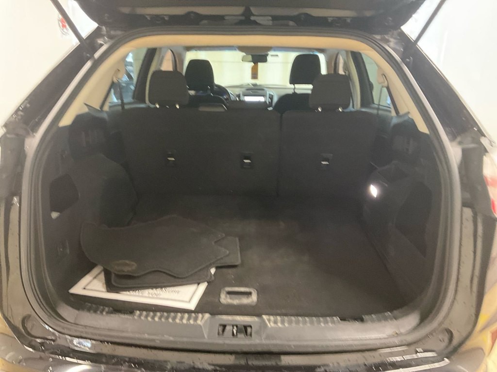 2020 Ford Edge Image 9