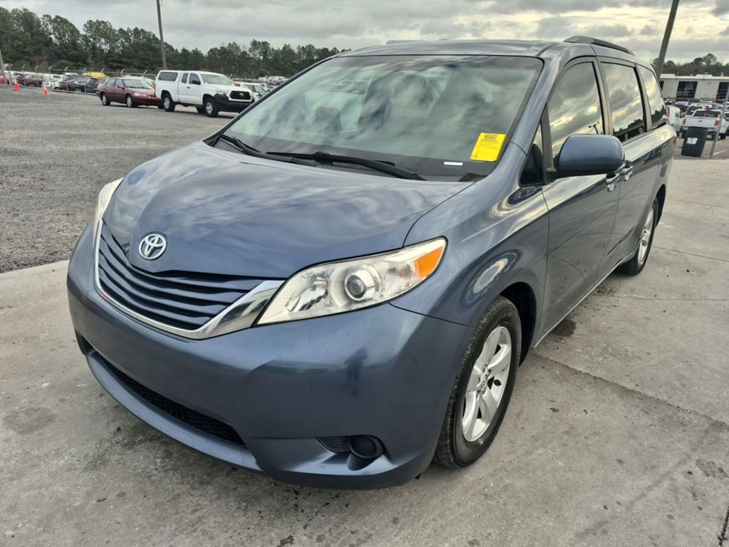 2017 Toyota Sienna Image 4