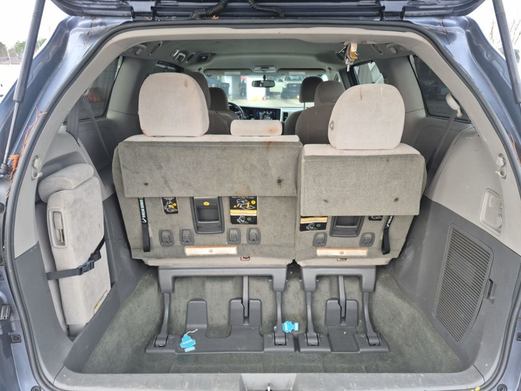 2017 Toyota Sienna Image 7