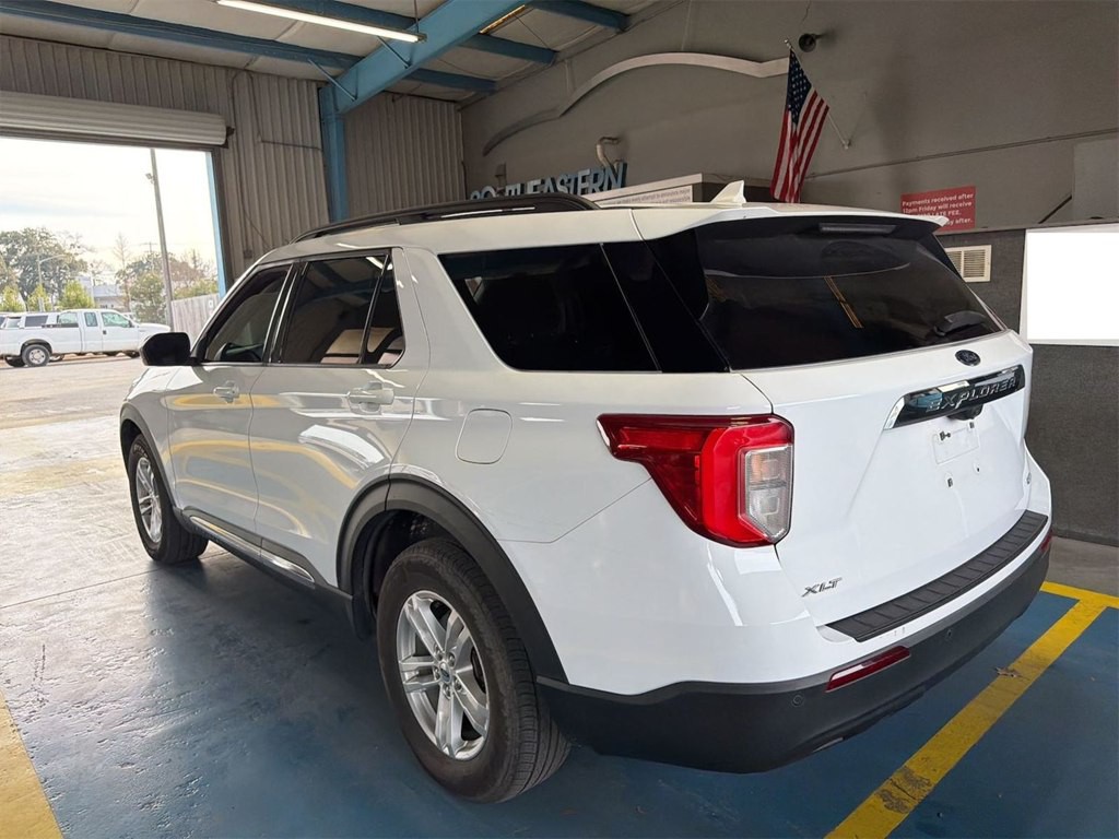 2020 Ford Explorer Image 2