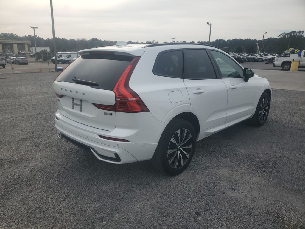 2023 Volvo XC60 Image 2
