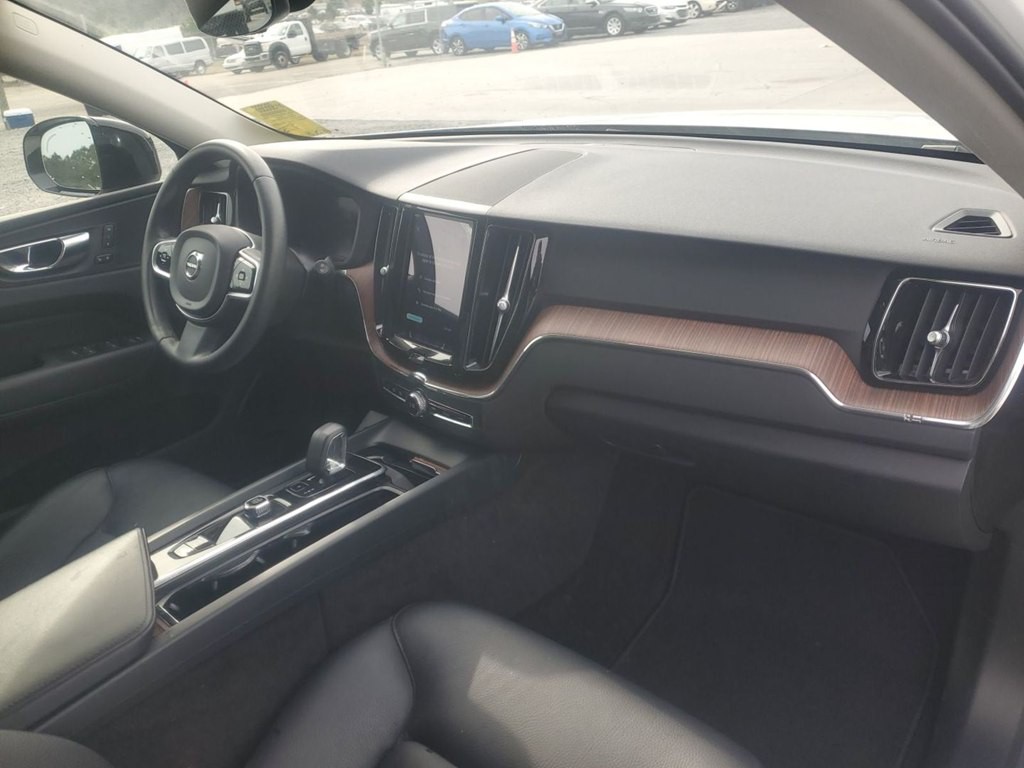 2023 Volvo XC60 Image 8