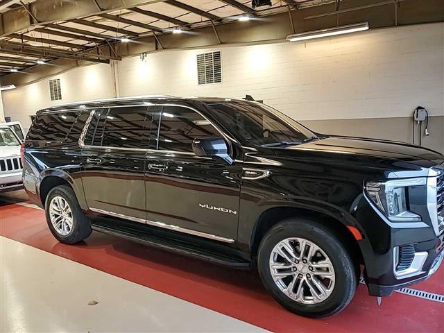 2022 GMC Yukon Image 2