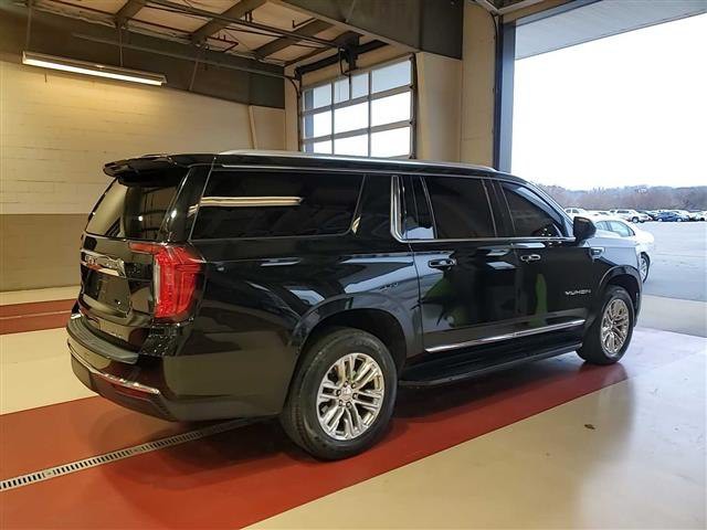 2022 GMC Yukon Image 3