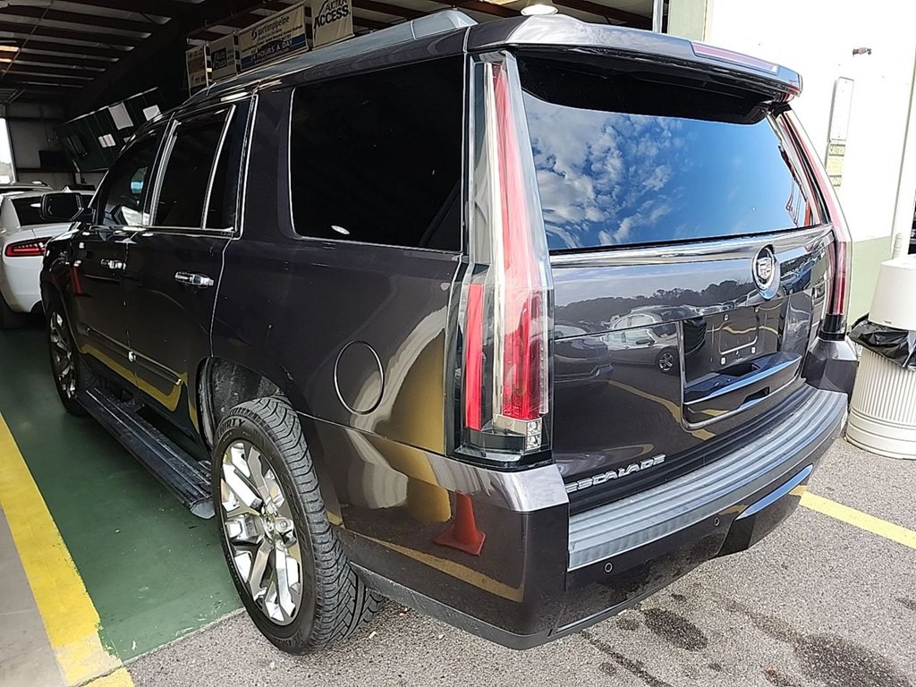 2015 Cadillac Escalade Image 3