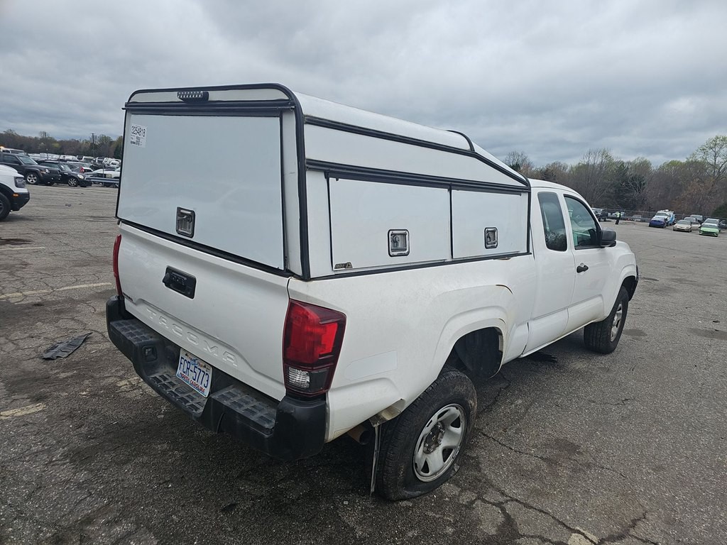 2018 Toyota Tacoma Image 2