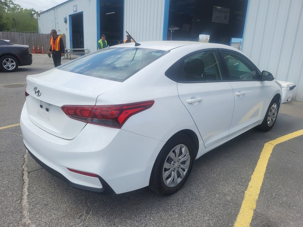 2022 Hyundai Accent Image 2