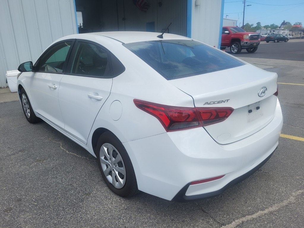 2022 Hyundai Accent Image 3