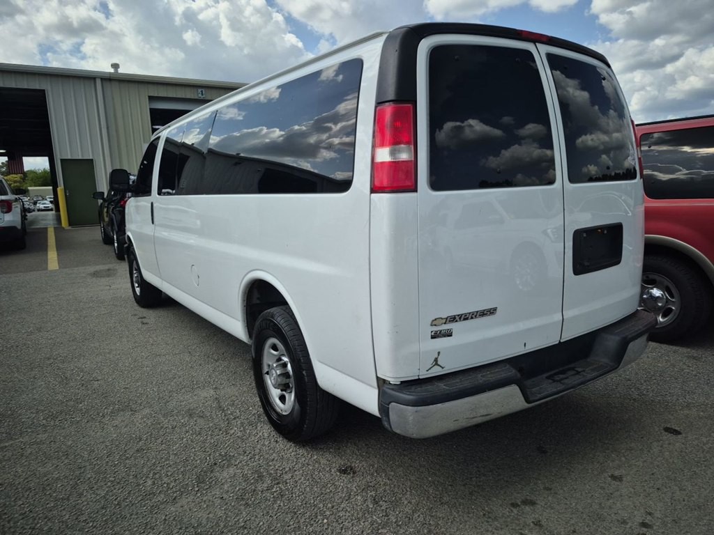 2019 Chevrolet Express Image 3