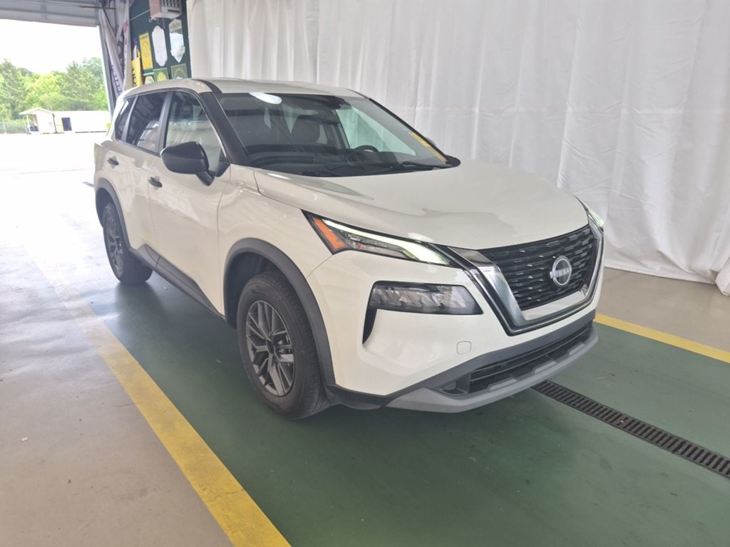2022 Nissan Rogue Image 1