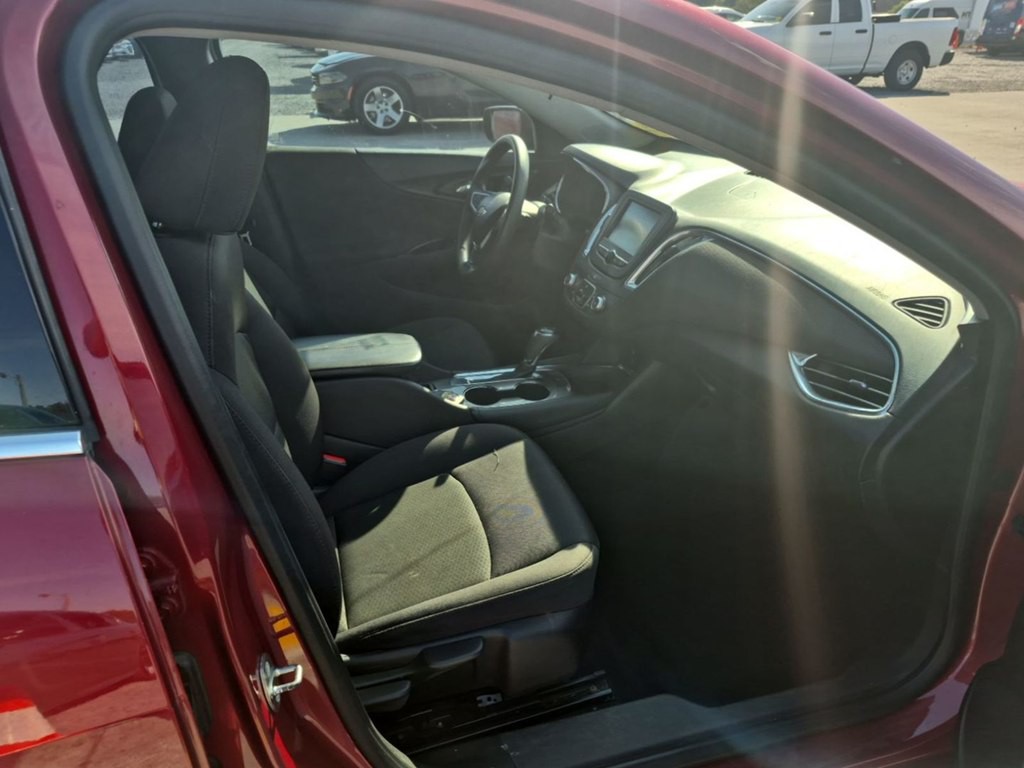 2017 Chevrolet Malibu Image 5
