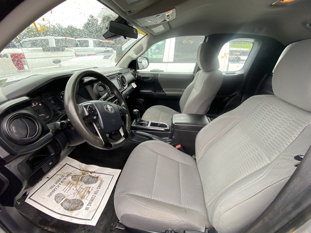 2018 Toyota Tacoma Image 2