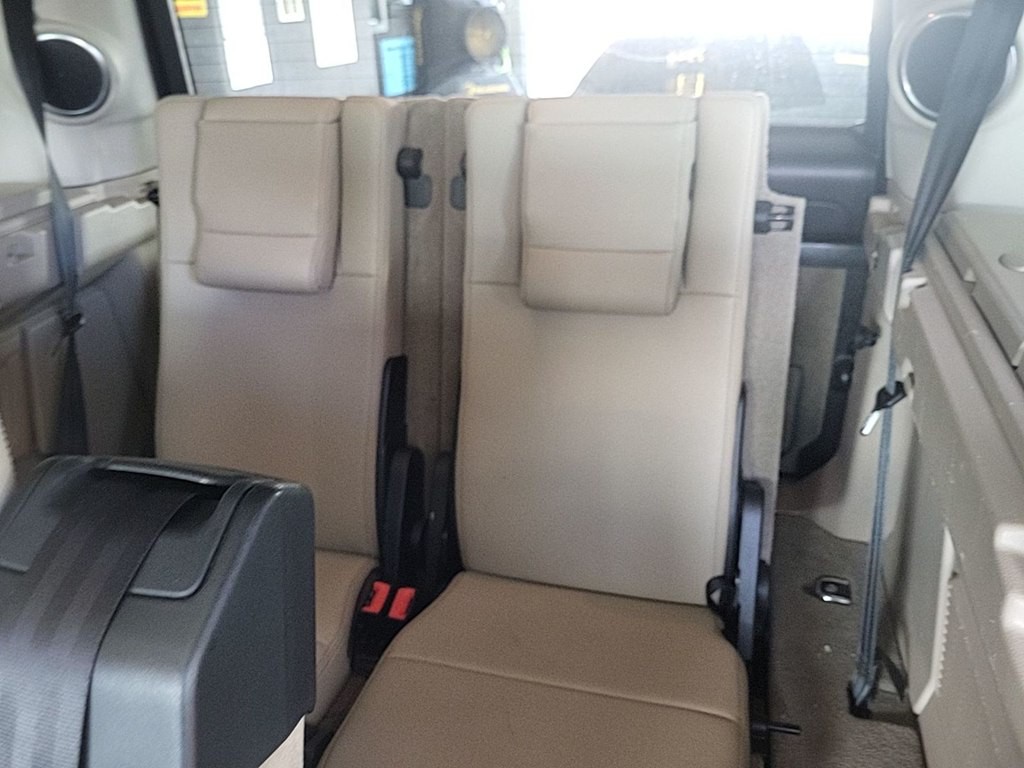 2016 Land Rover LR4 Image 4
