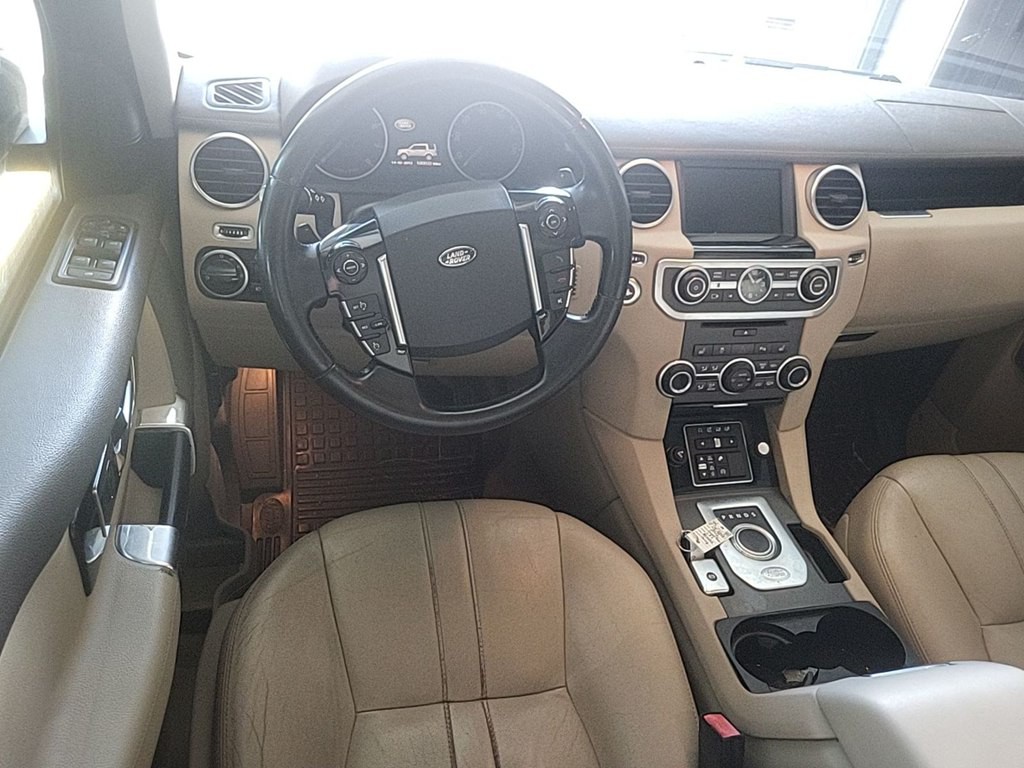2016 Land Rover LR4 Image 6