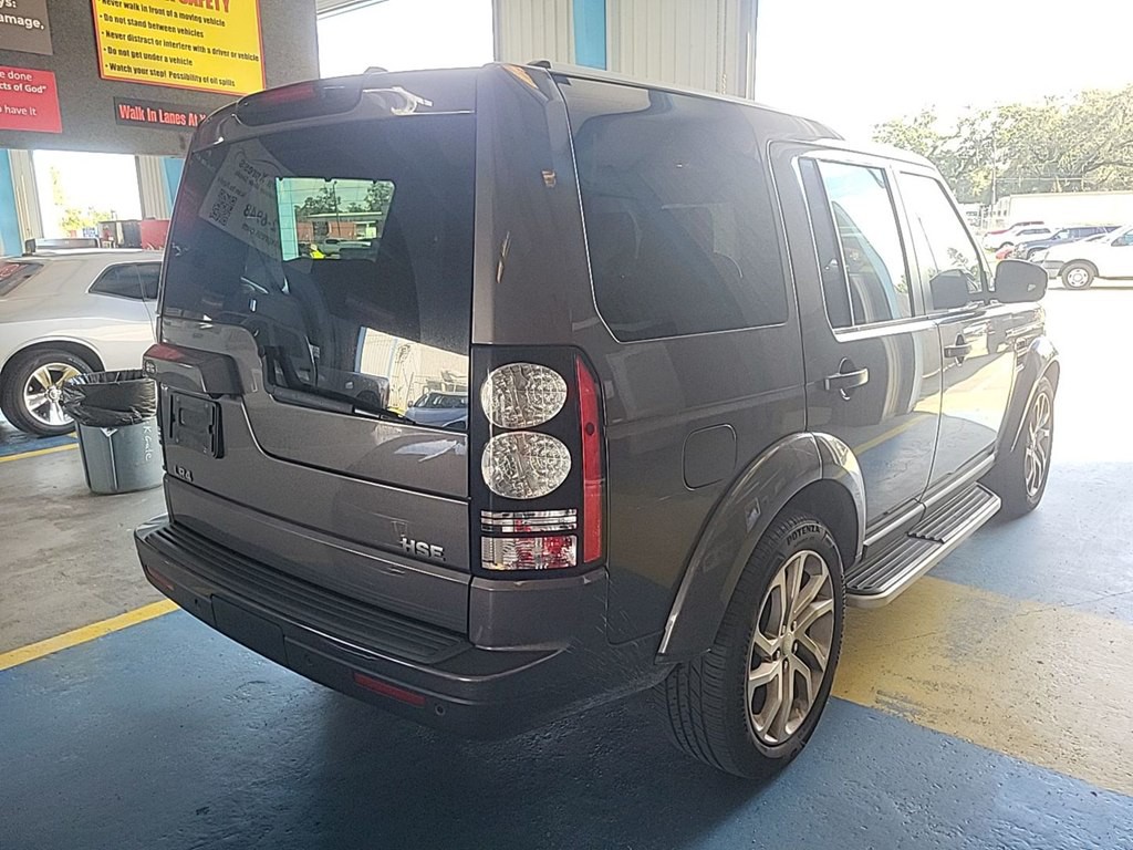 2016 Land Rover LR4 Image 2