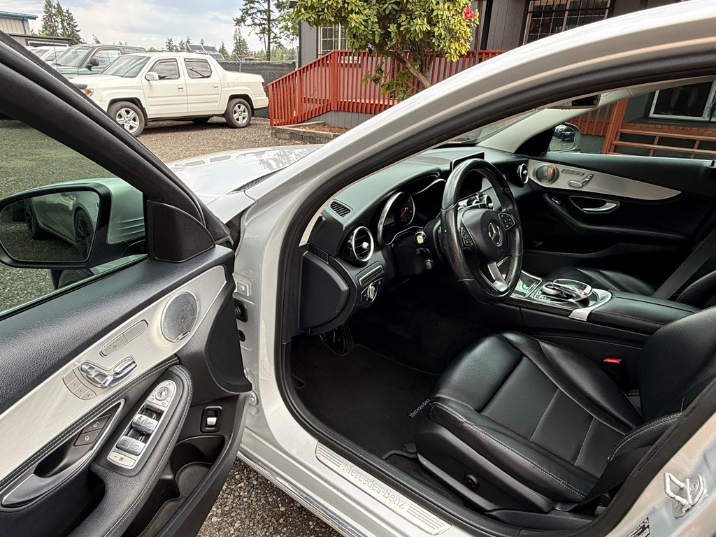 2015 Mercedes-Benz C-Class Image 9
