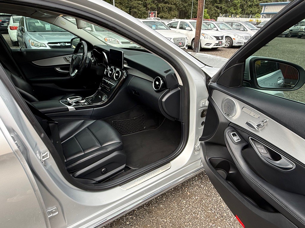 2015 Mercedes-Benz C-Class Image 12