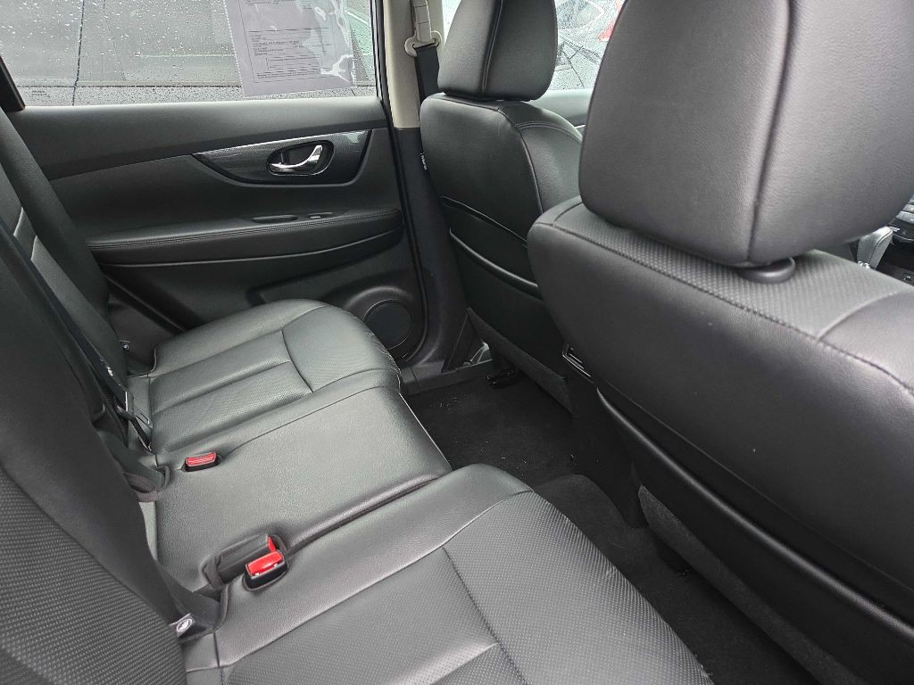 2016 Nissan Rogue Image 11
