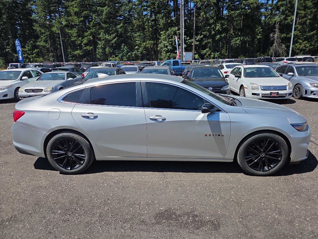 2018 Chevrolet Malibu Image 1