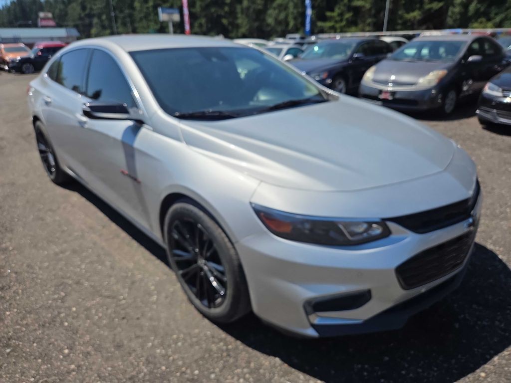 2018 Chevrolet Malibu Image 2