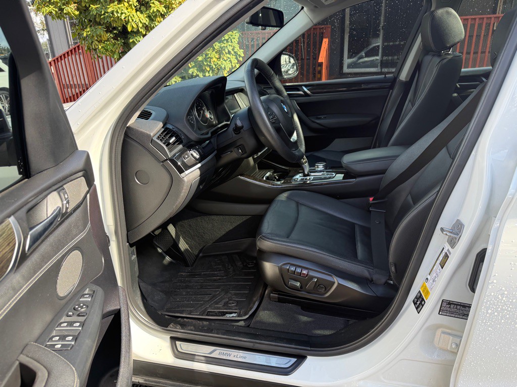 2017 BMW X3 Image 9