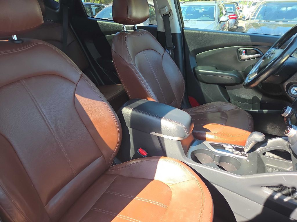 2011 Hyundai Tucson Image 9