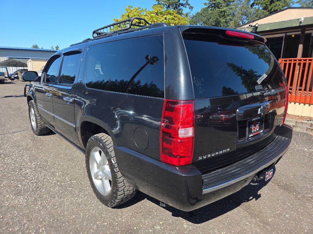 2011 Chevrolet Suburban Image 6