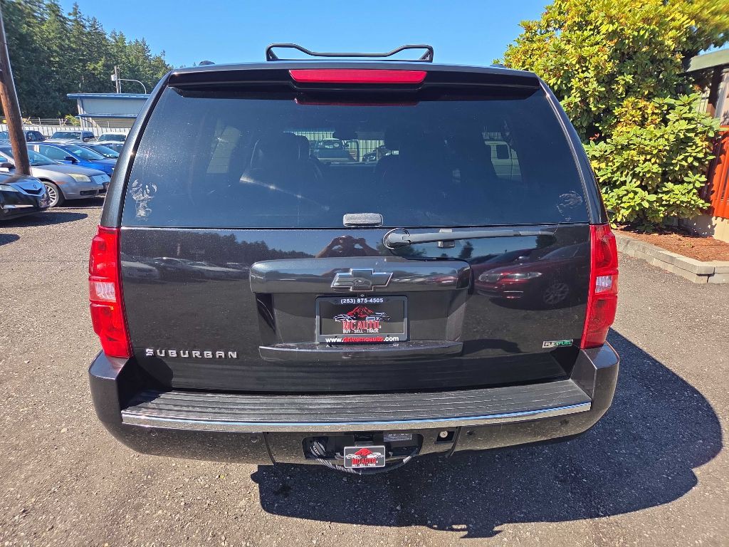 2011 Chevrolet Suburban Image 7