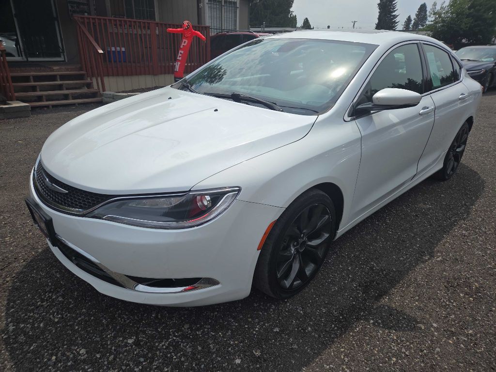 2016 Chrysler 200 Image 4
