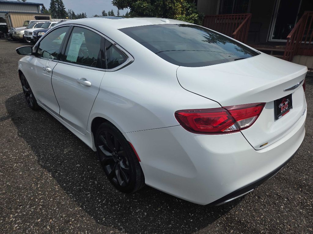 2016 Chrysler 200 Image 6