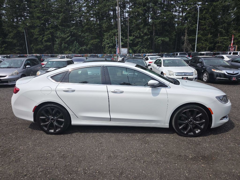 2016 Chrysler 200 Image 1