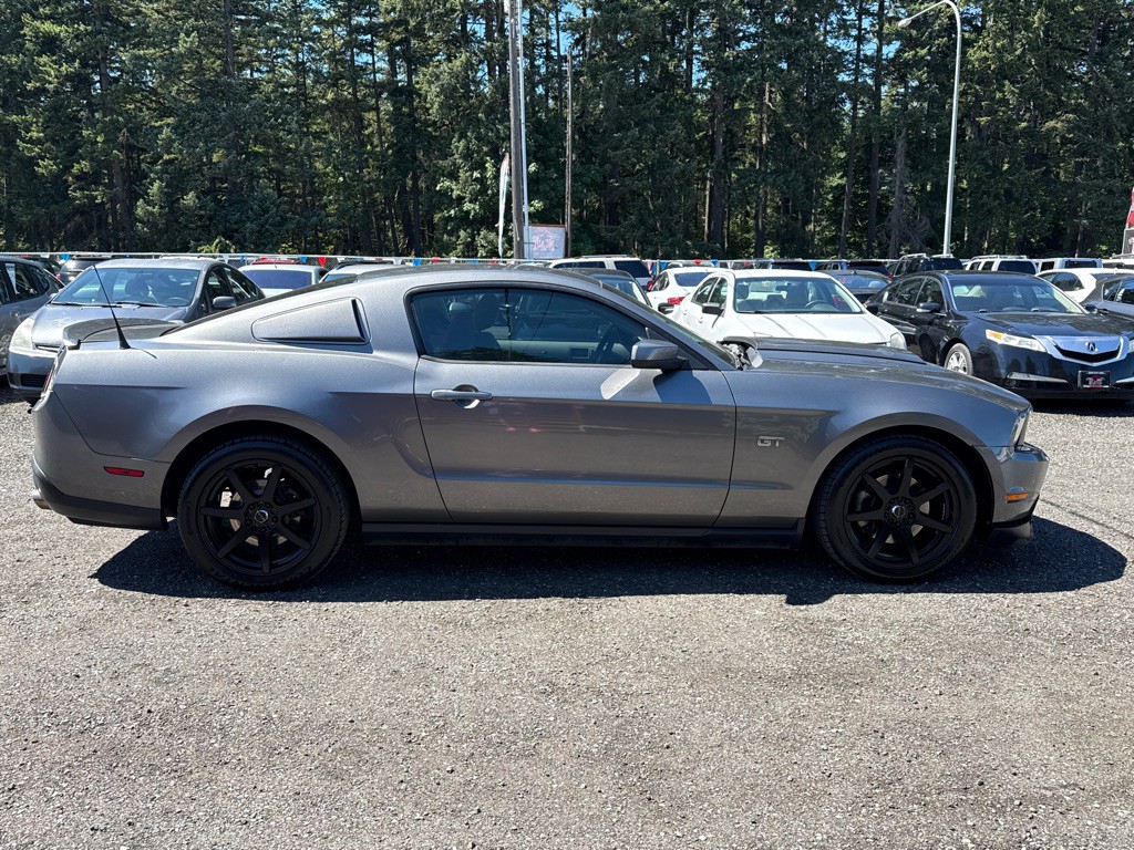 2010 Ford Mustang Image 12