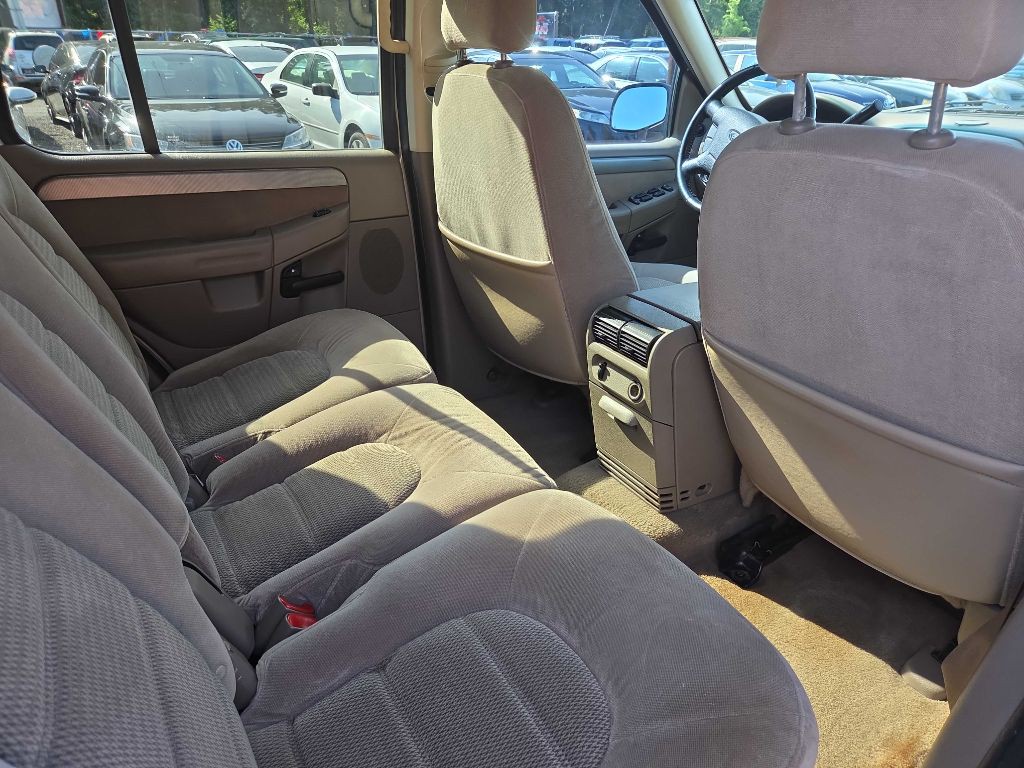 2004 Ford Explorer Image 17