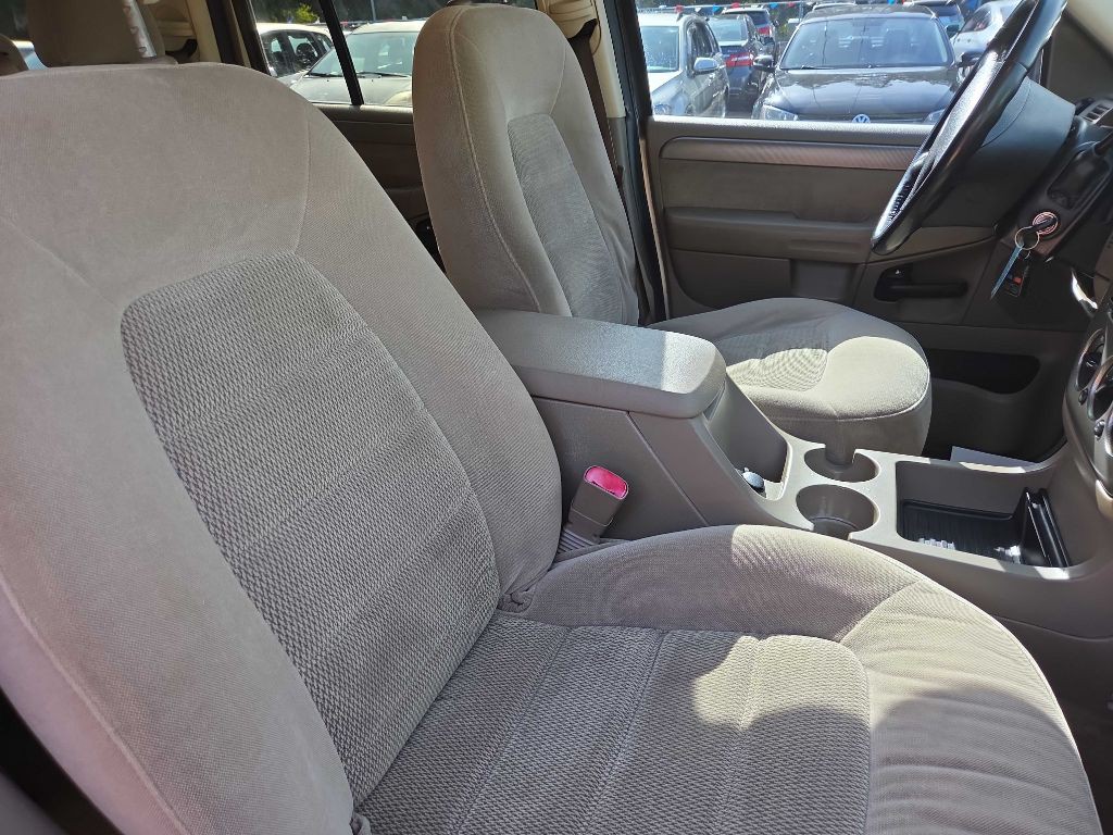 2004 Ford Explorer Image 19