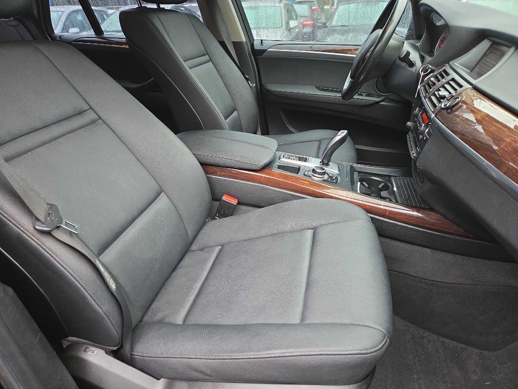 2010 BMW X5 Image 9